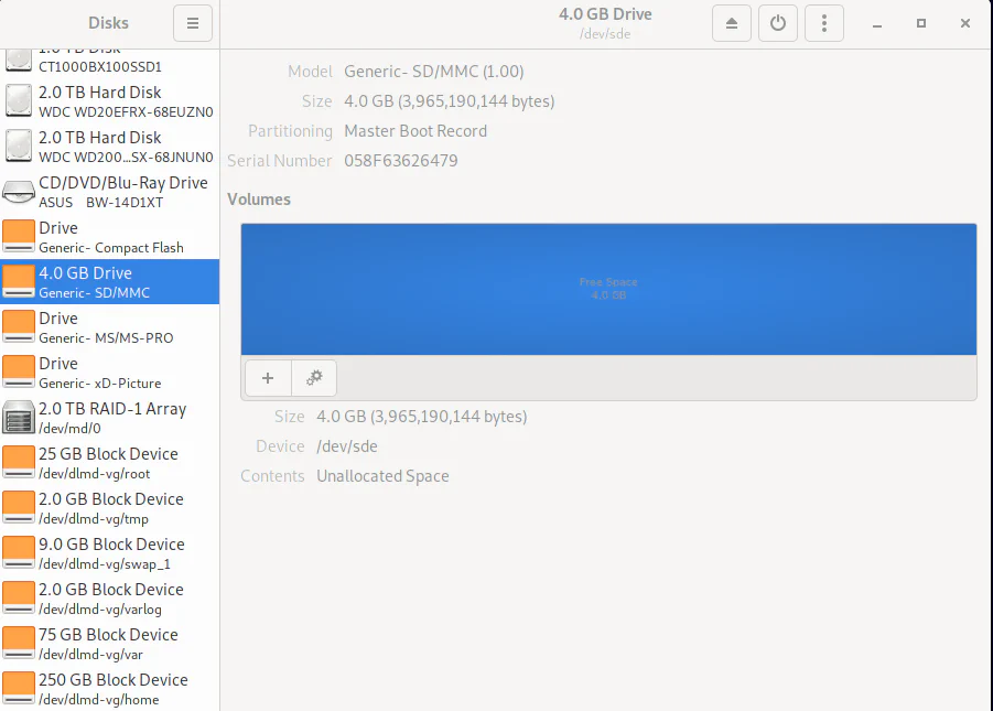 Gnome Disks showing an empty, unpartitioned SD card